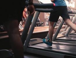 Польза беговой дорожки для похудения - как правильно заниматься и программы тренировок для мужчин или женщин